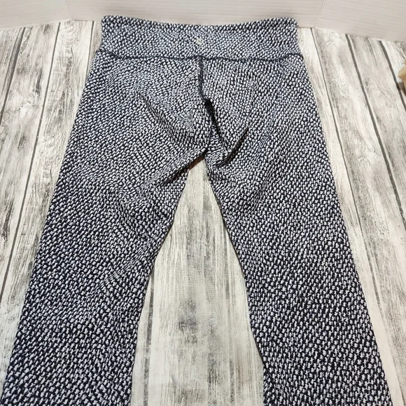 Lululemon Wonder Under Crop leggings - Picture 6 of 7